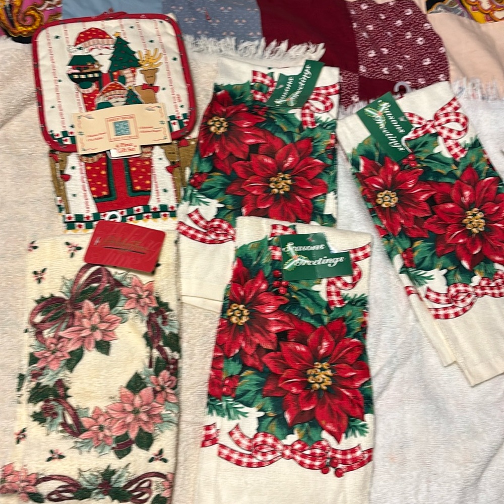 Christmas towels set of five red green white pink maroon reindeer Santa wreaths